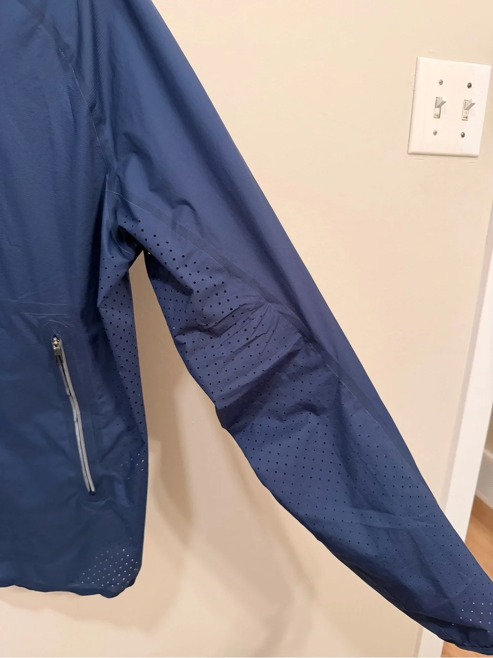 Lululemon Mens Windbreaker Jacket Blue Pockets Cross Fit Full Zip Hooded size M